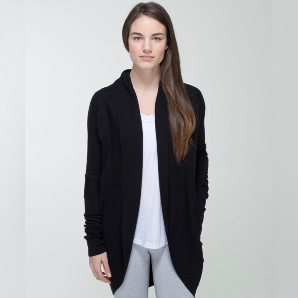 Lululemon Transformation Wrap in Black